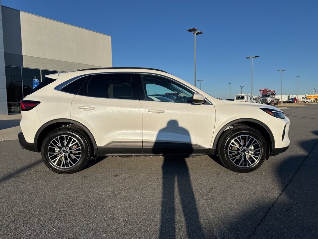 New 2025 Ford Escape SE w/ PHEV Premium Package FWD image 2