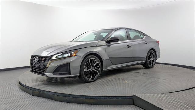 Used 2024 Nissan Altima 2.5 SR FWD image 2