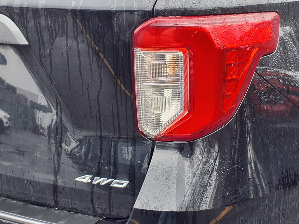 Used 2023 Ford Explorer XLT w/ Equipment Group 202A image 7