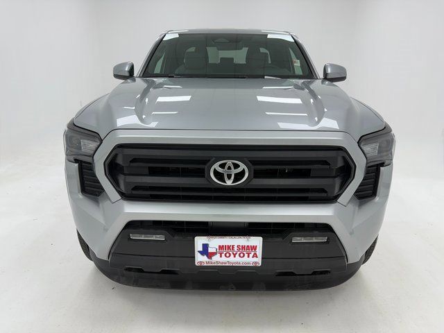 Used 2025 Toyota Tacoma SR5 image 3