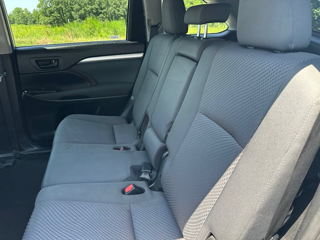 Used 2019 Toyota Highlander LE AWD/4WD image 27
