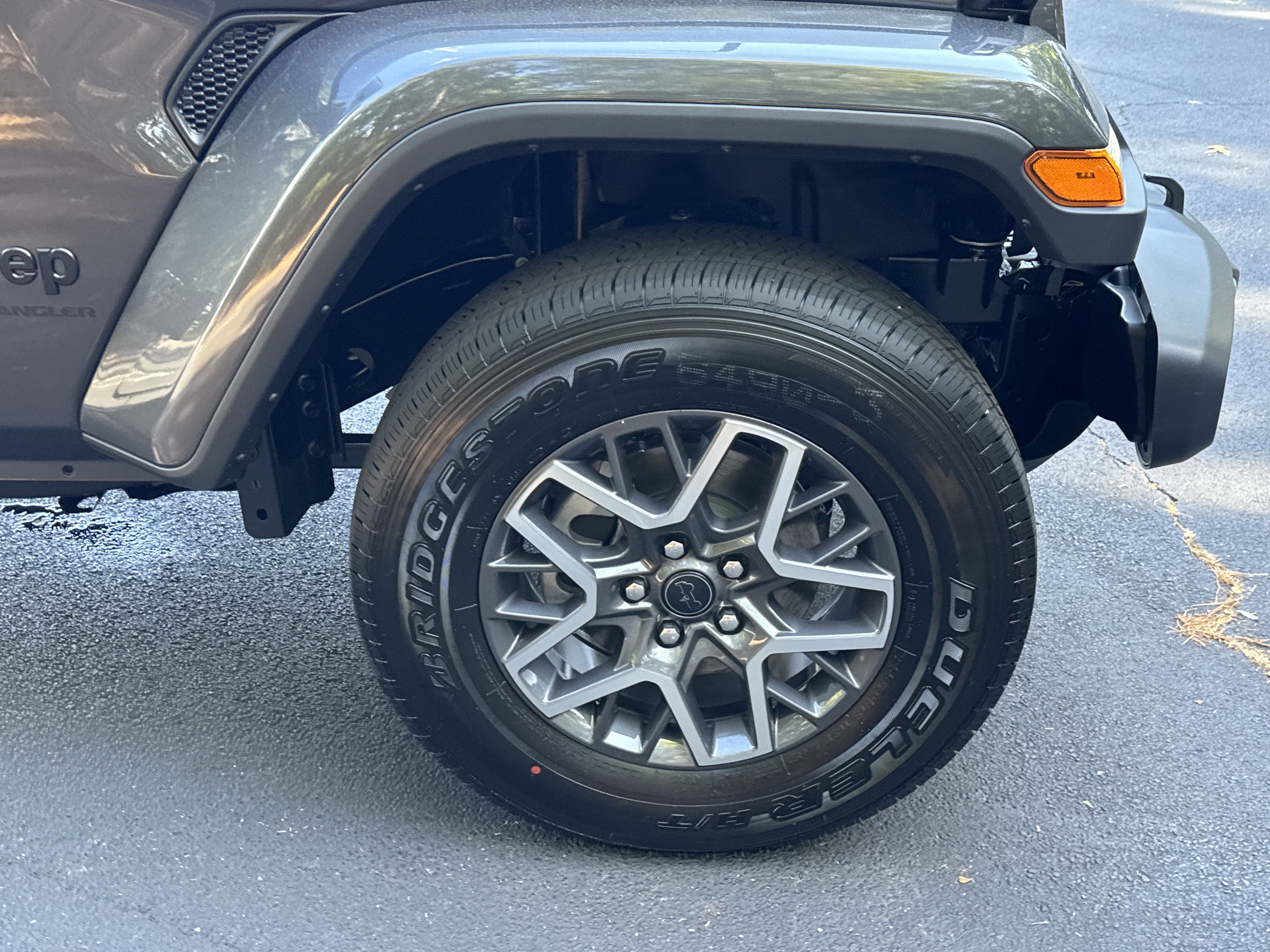 New 2025 Jeep Wrangler Unlimited Sahara AWD/4WD image 11