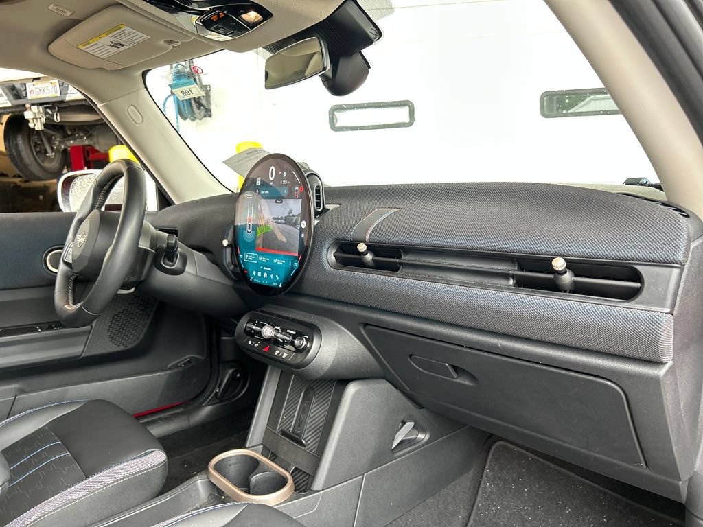 Used 2025 MINI Cooper 2-Door Hardtop FWD image 16