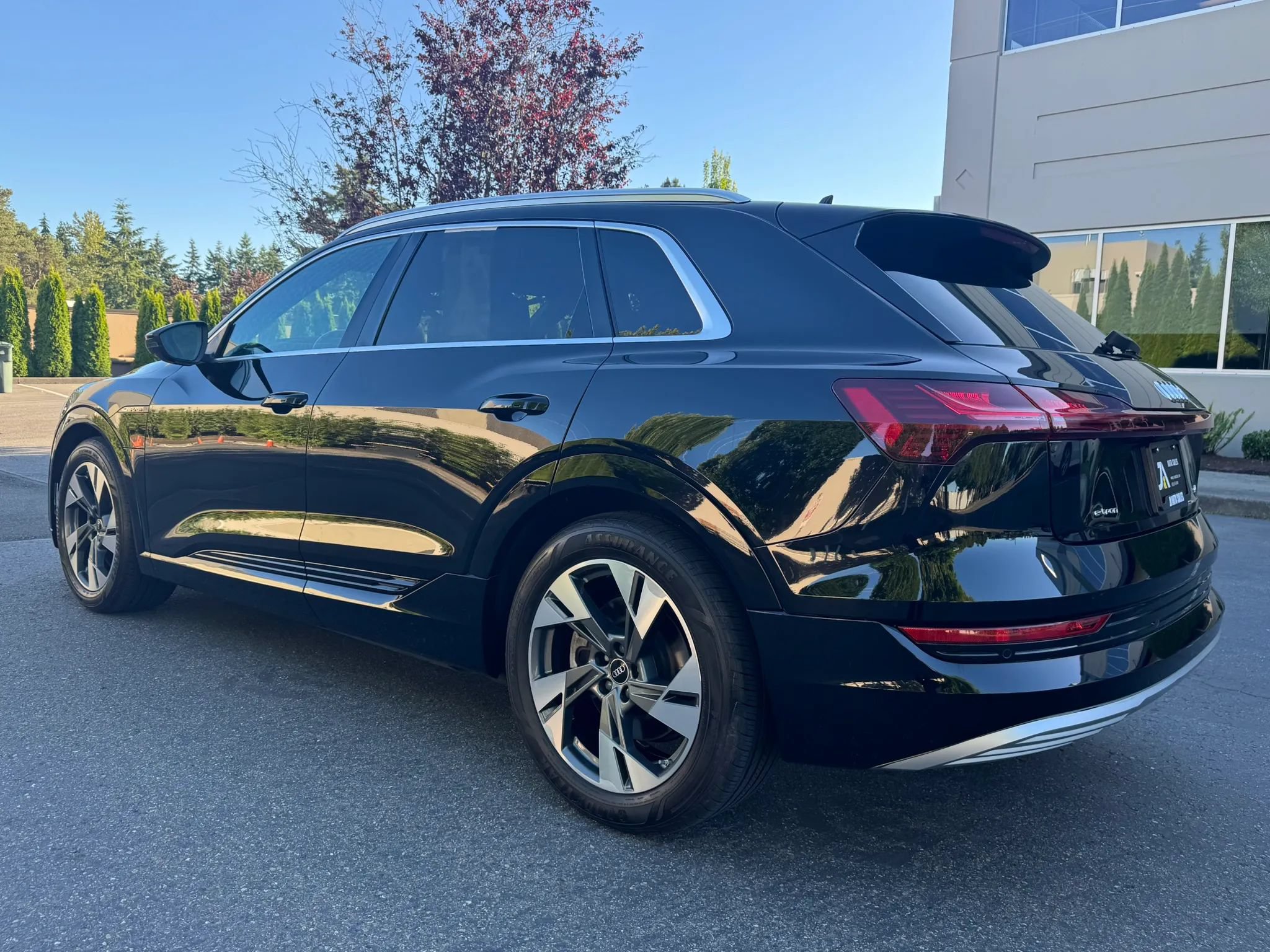 Used 2022 Audi e-tron Premium AWD/4WD image 7