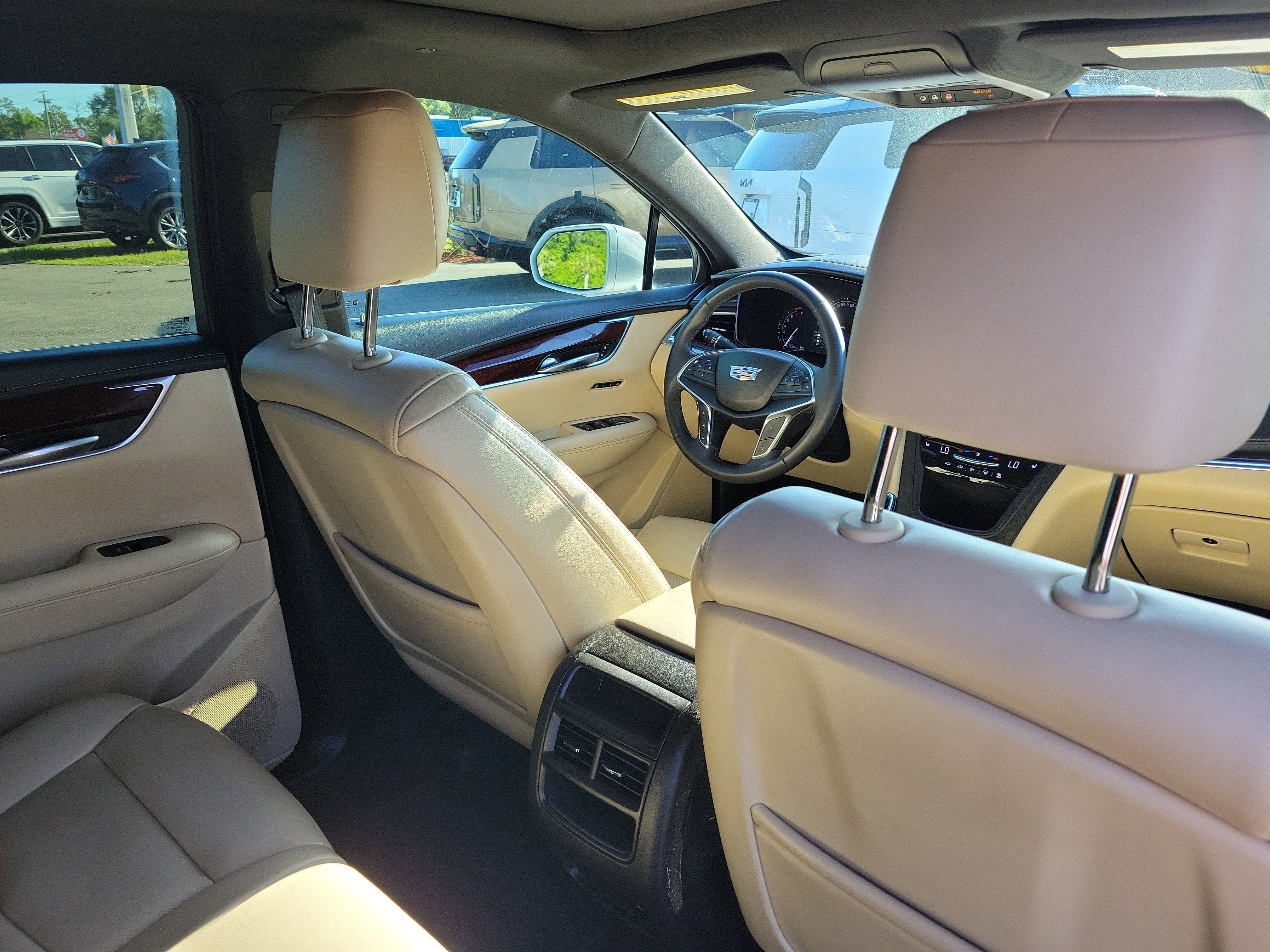 Used 2018 Cadillac XT5 Luxury w/ Driver Awareness Package FWD image 13