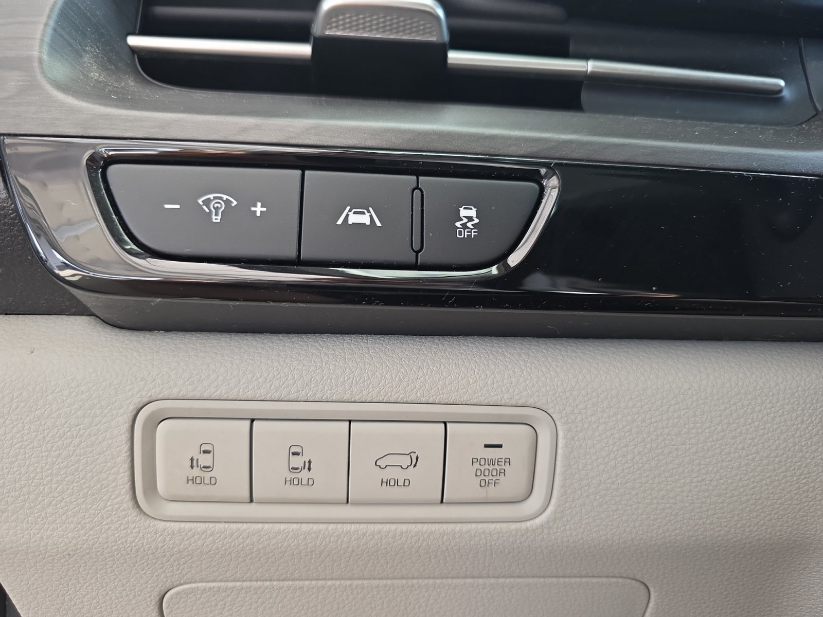 Certified 2024 Kia Carnival EX FWD image 24