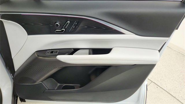 Used 2024 Cadillac Lyriq Luxury image 25