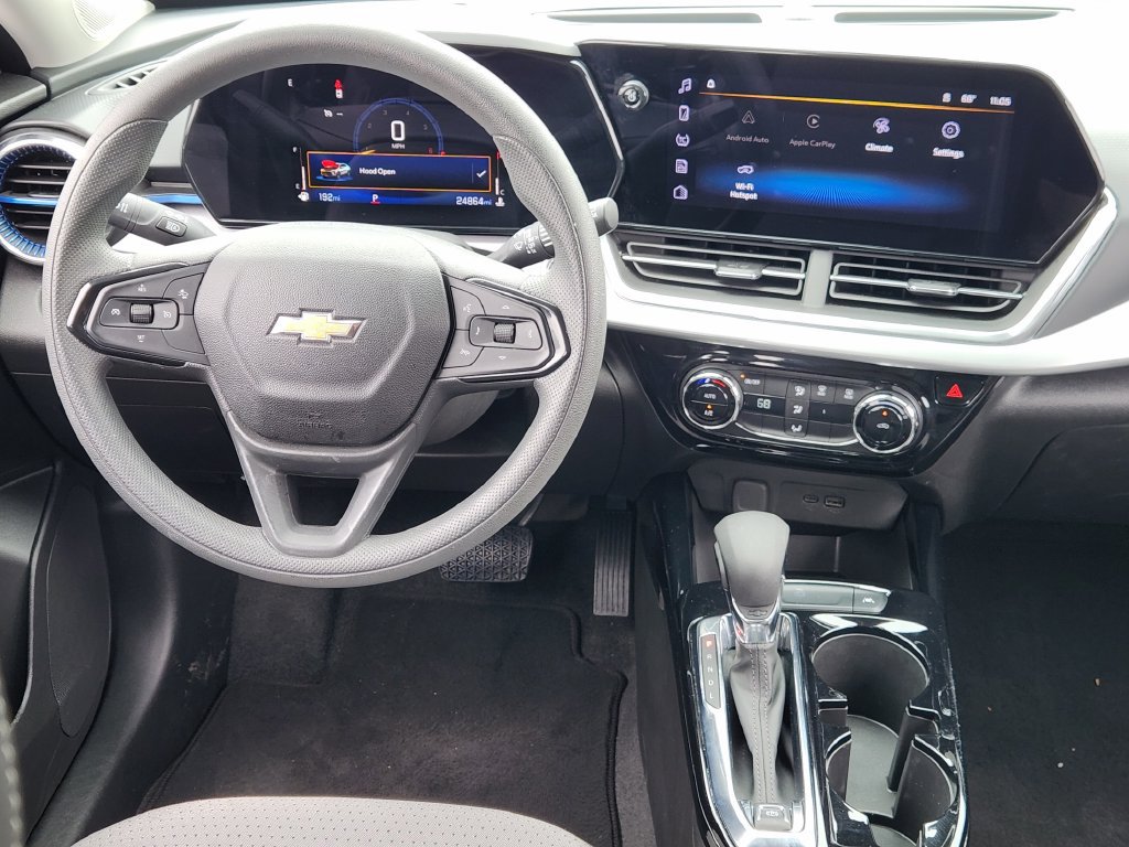 Used 2025 Chevrolet Trax LT FWD image 24