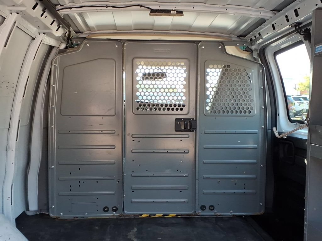 Used 2016 Chevrolet Express 2500 RWD image 9