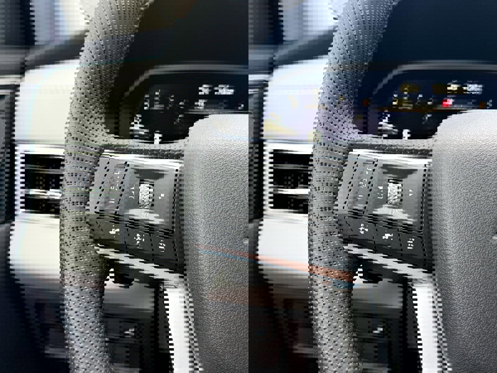 New 2025 Mitsubishi Outlander AWD image 42