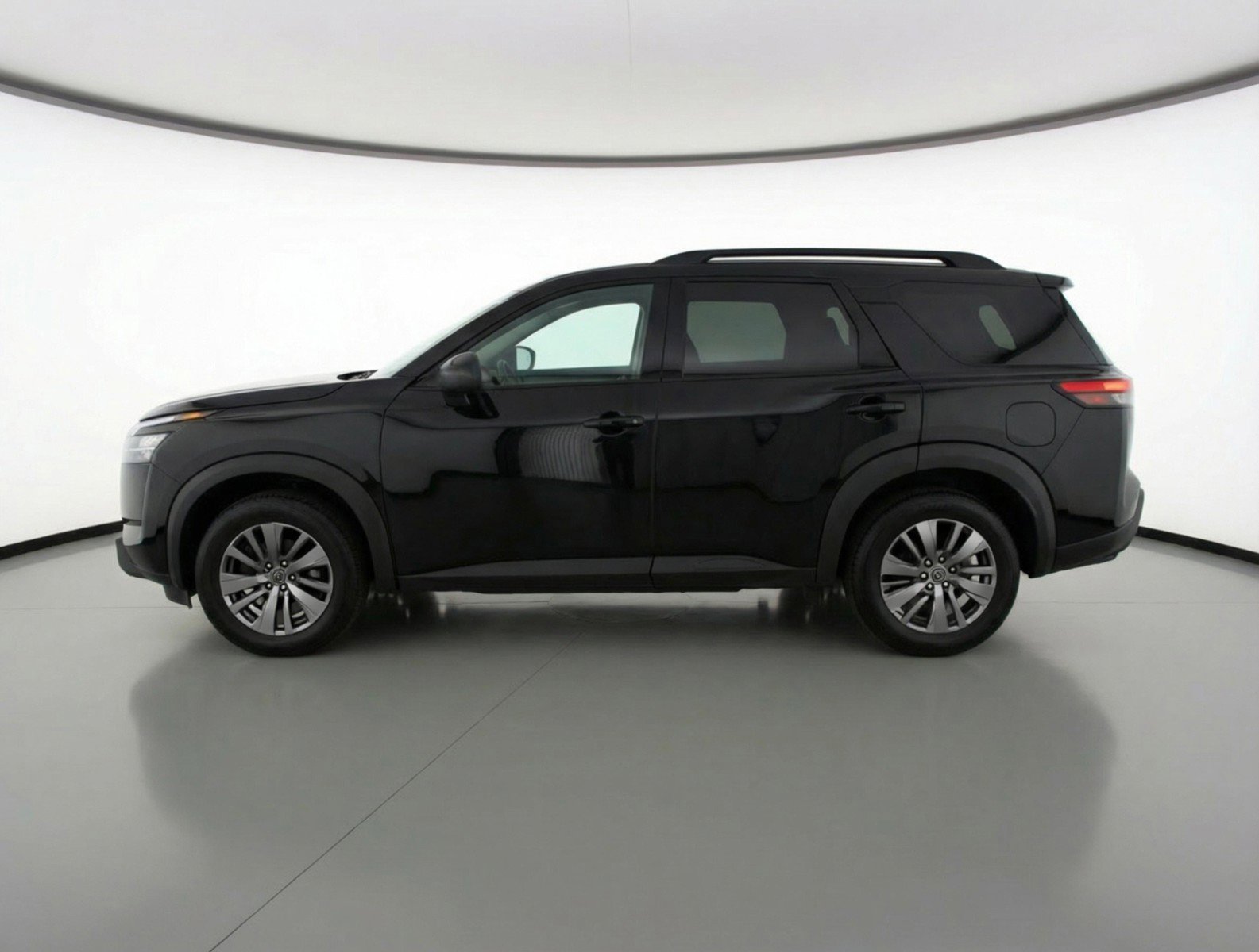 Used 2025 Nissan Pathfinder SV image 5