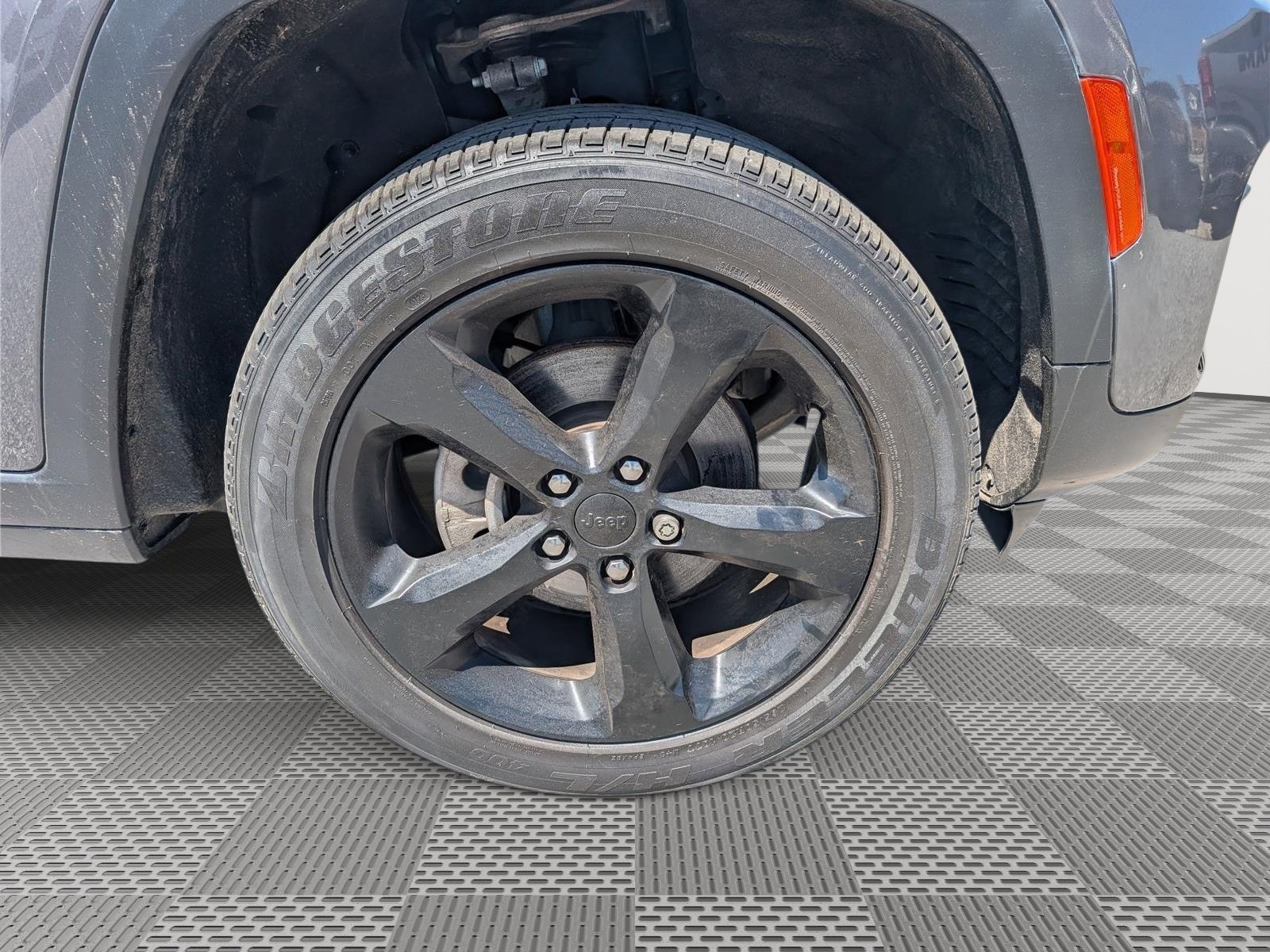 Used 2023 Jeep Grand Cherokee Altitude AWD/4WD image 9
