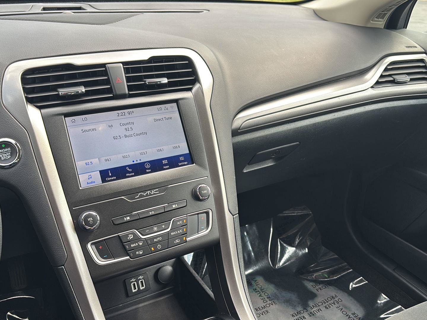 Used 2020 Ford Fusion SE FWD image 15