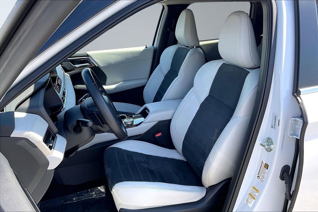Used 2025 Mitsubishi Outlander SE FWD image 24