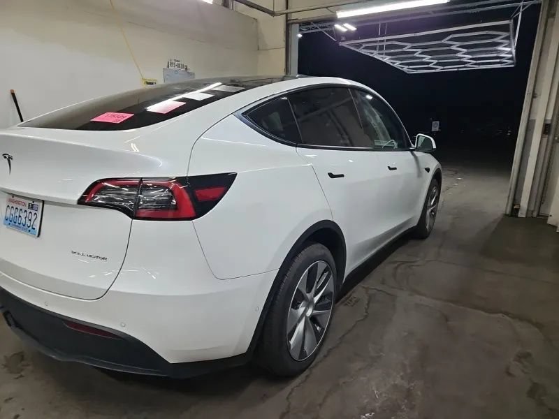 Used 2022 Tesla Model Y Long Range AWD/4WD image 2