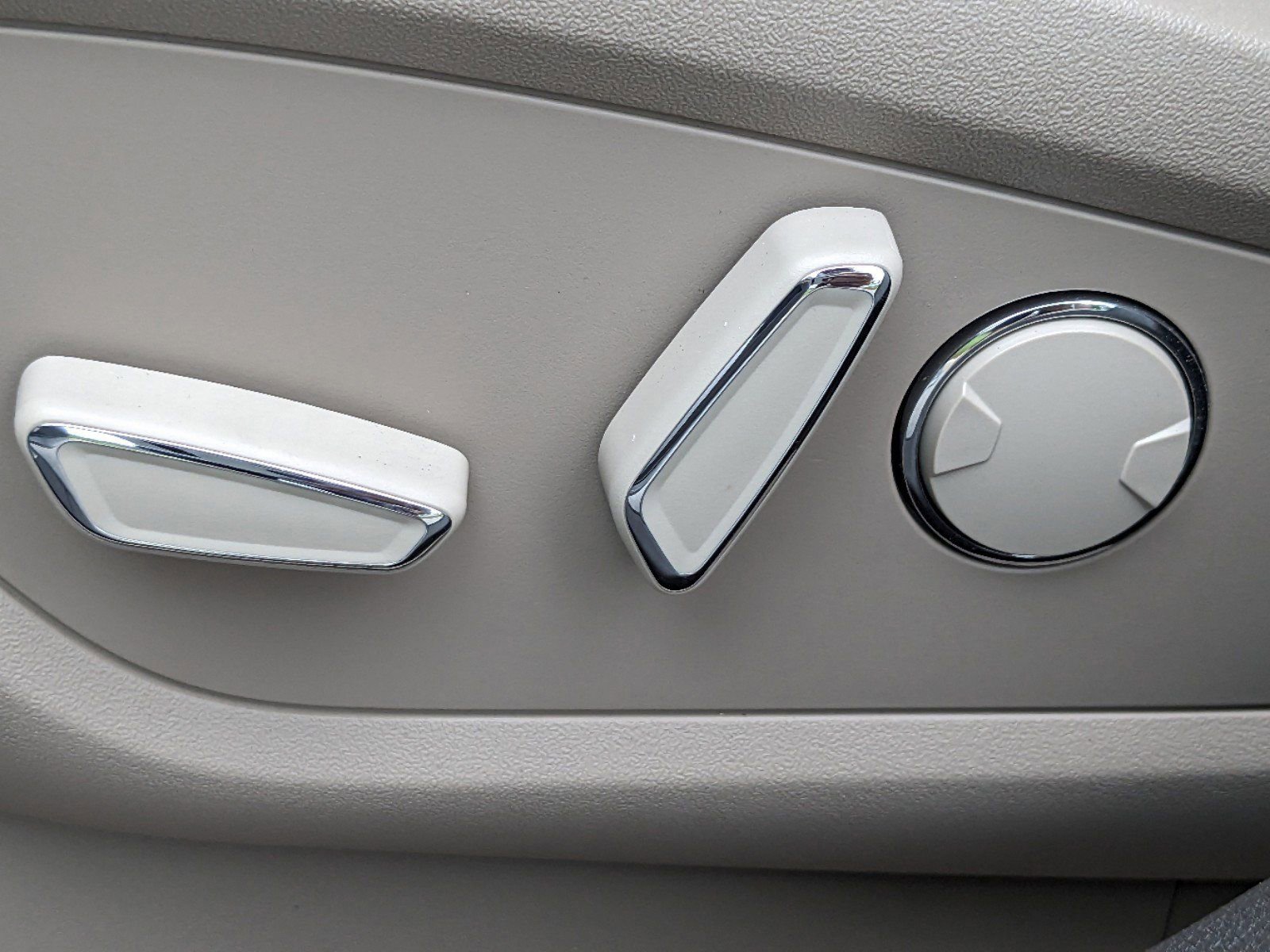 Certified 2023 Lincoln Nautilus Reserve w/ Equipment Group 202A image 22