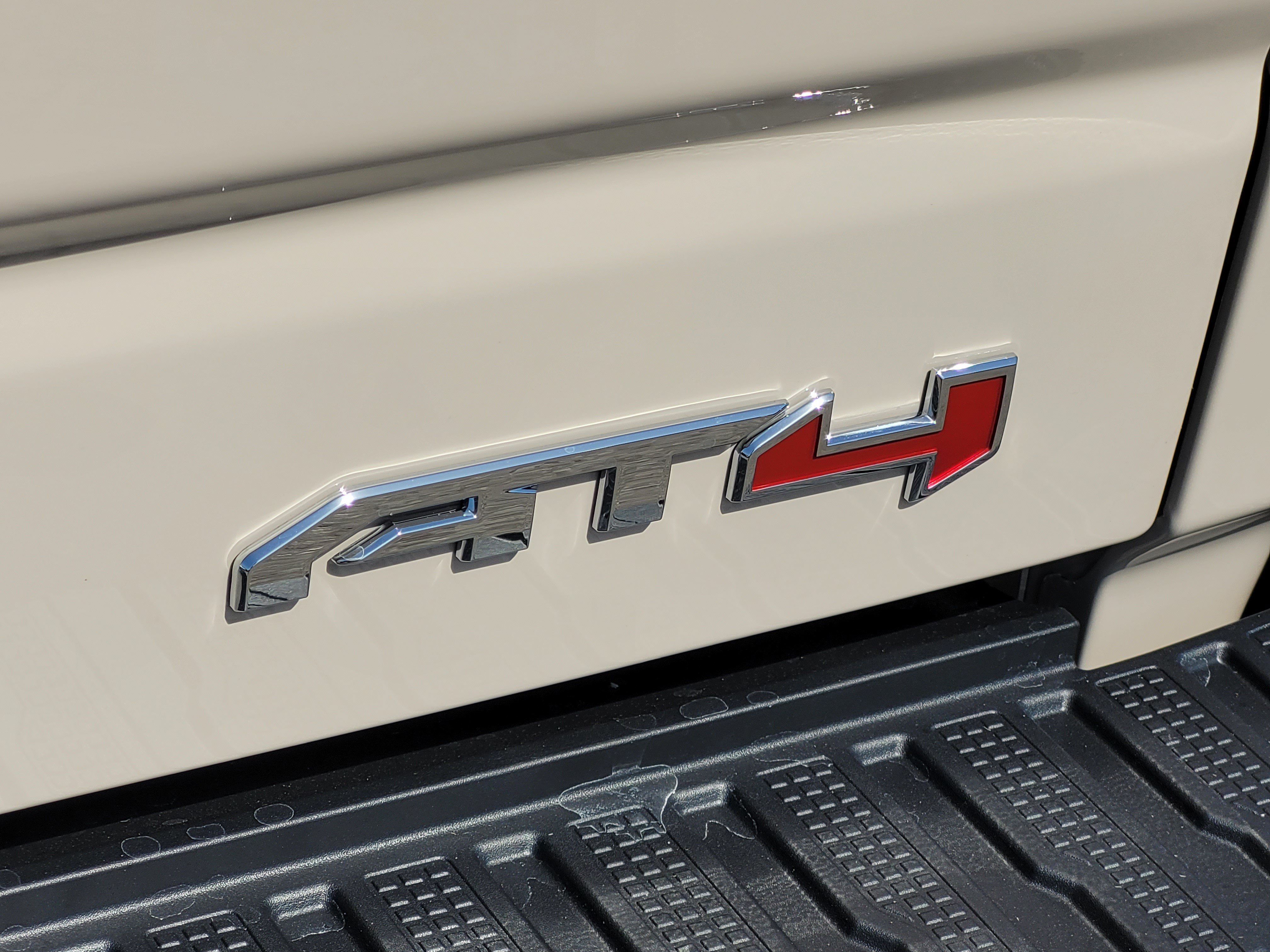 New 2026 GMC Sierra 1500 AT4 w/ AT4 Premium Package AWD/4WD image 8