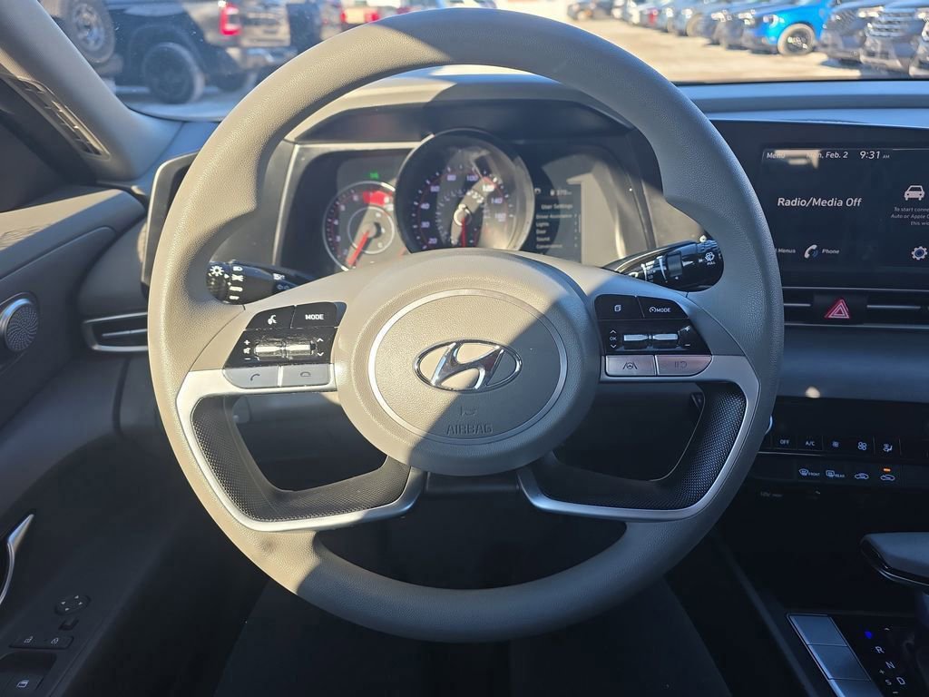 Used 2022 Hyundai Elantra SEL image 26