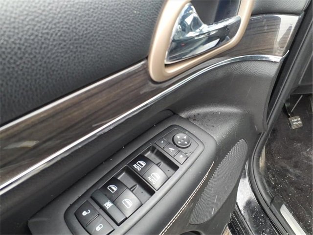 Used 2017 Jeep Grand Cherokee Overland w/ Jeep Active Safety Group image 13