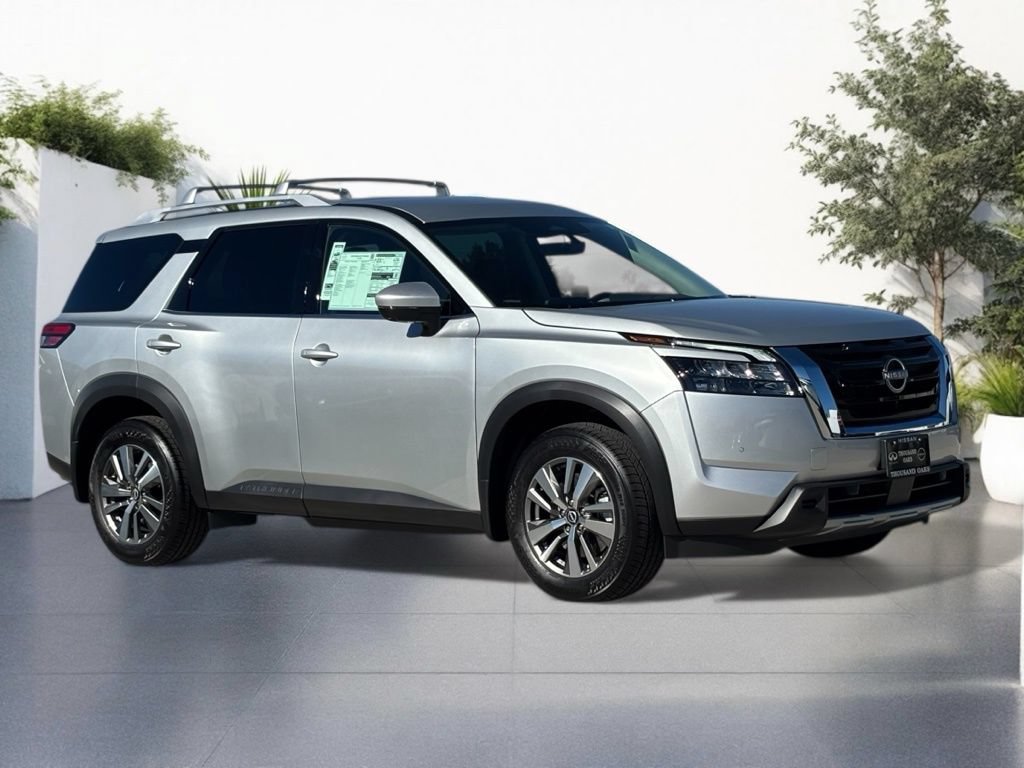 New 2025 Nissan Pathfinder SL w/ Cargo Package