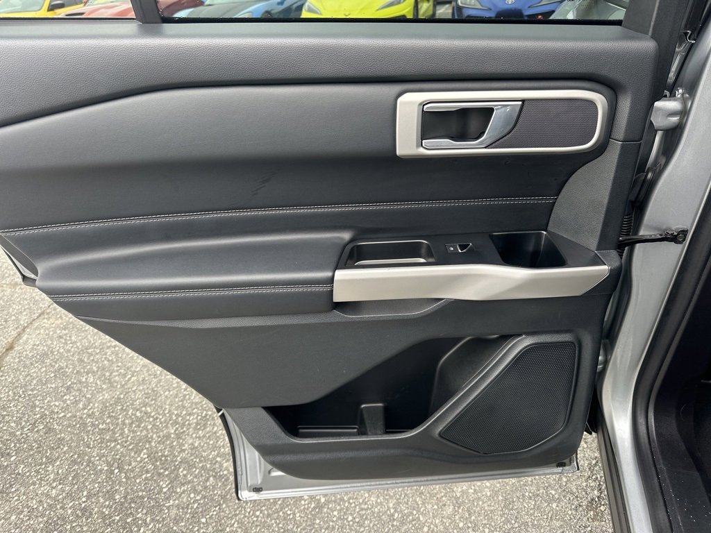 Used 2022 Ford Explorer XLT w/ Equipment Group 202A image 28