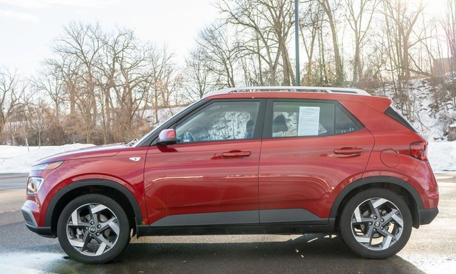 Used 2022 Hyundai Venue SEL image 9