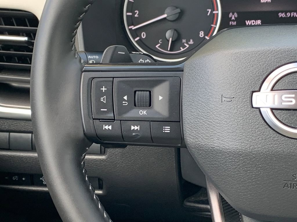 Used 2026 Nissan Rogue SV w/ SV Premium Package image 13