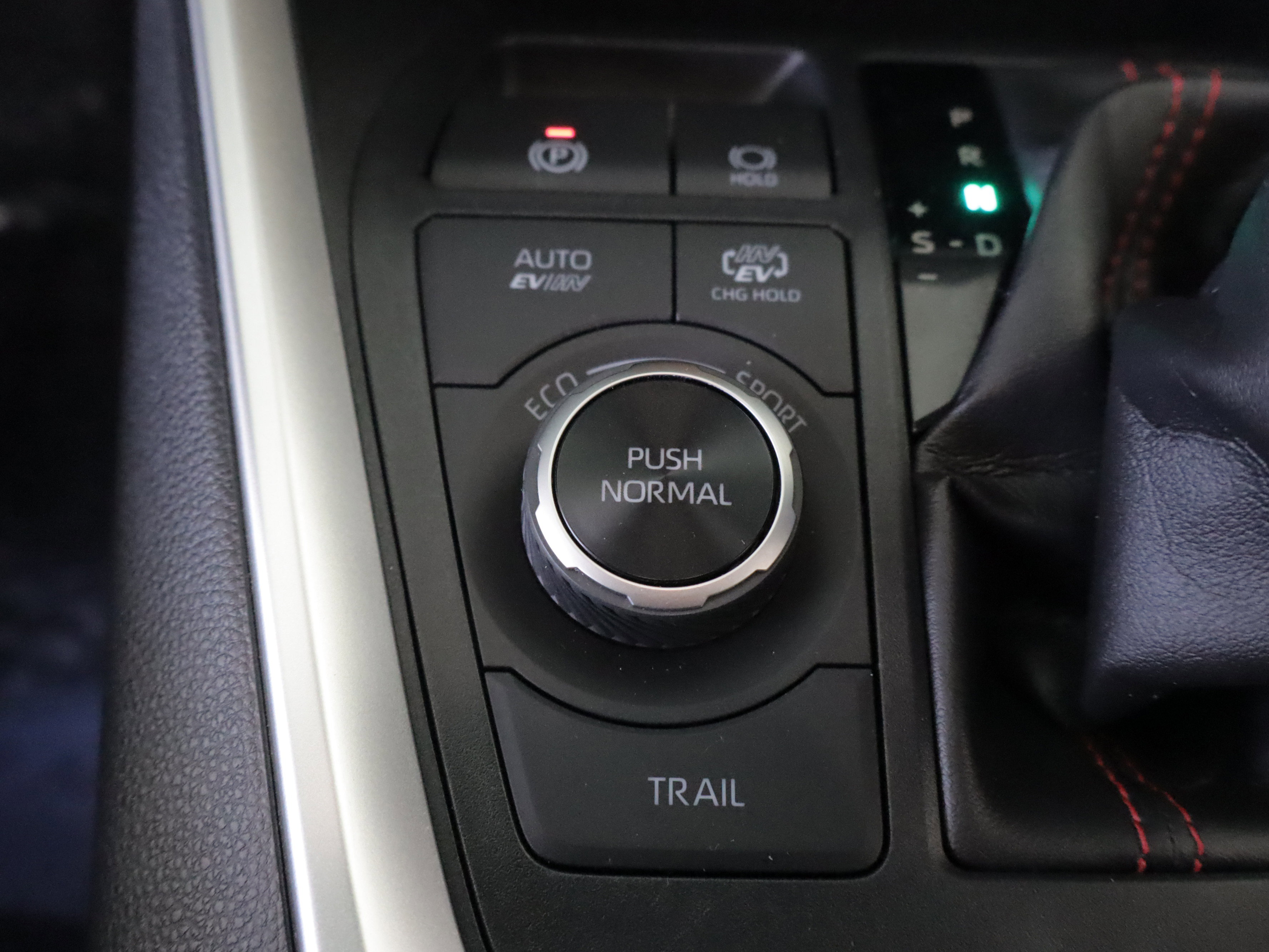 Used 2022 Toyota RAV4 SE image 17