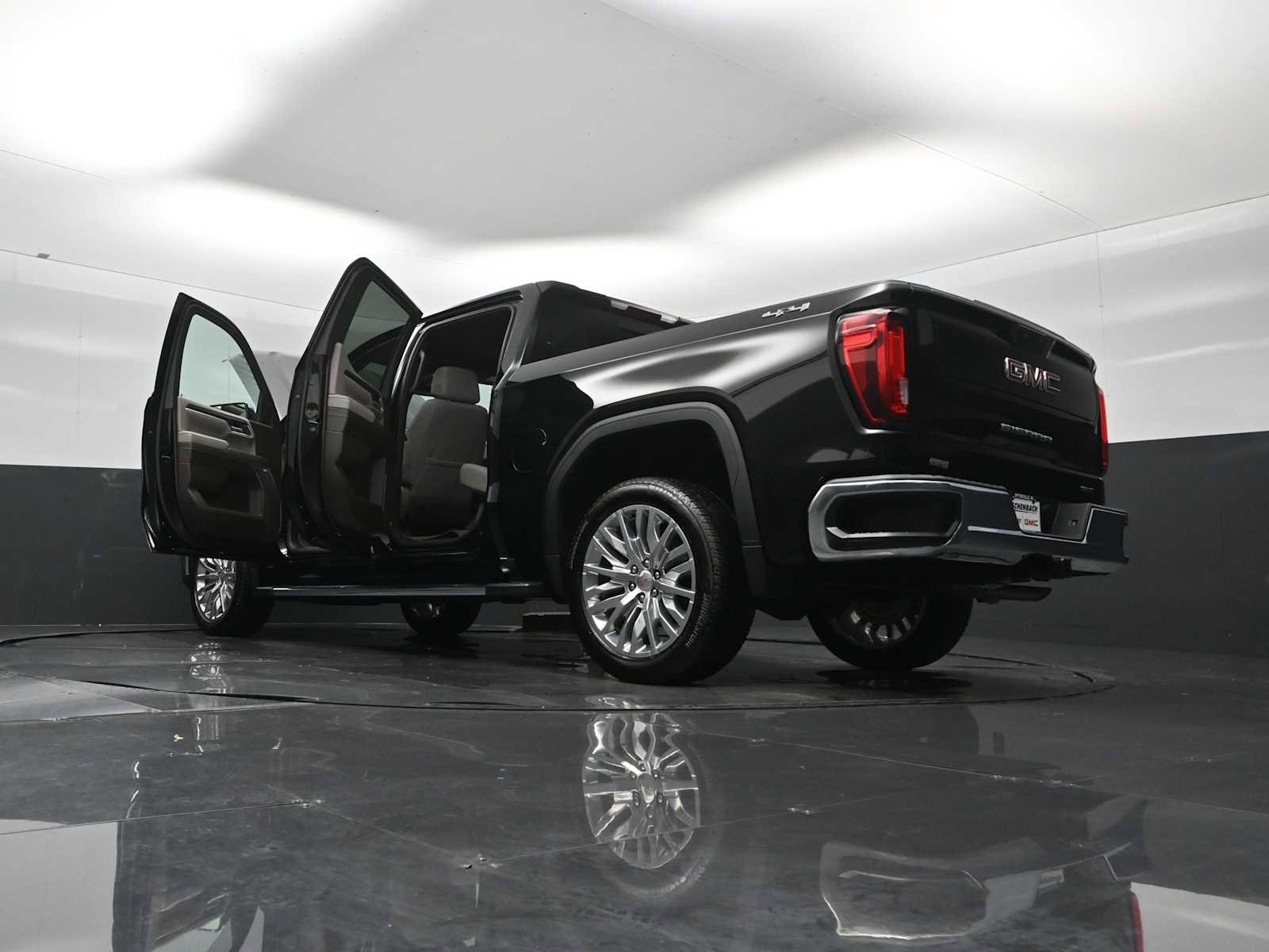 Used 2024 GMC Sierra 1500 SLT w/ SLT Convenience Package AWD/4WD image 29