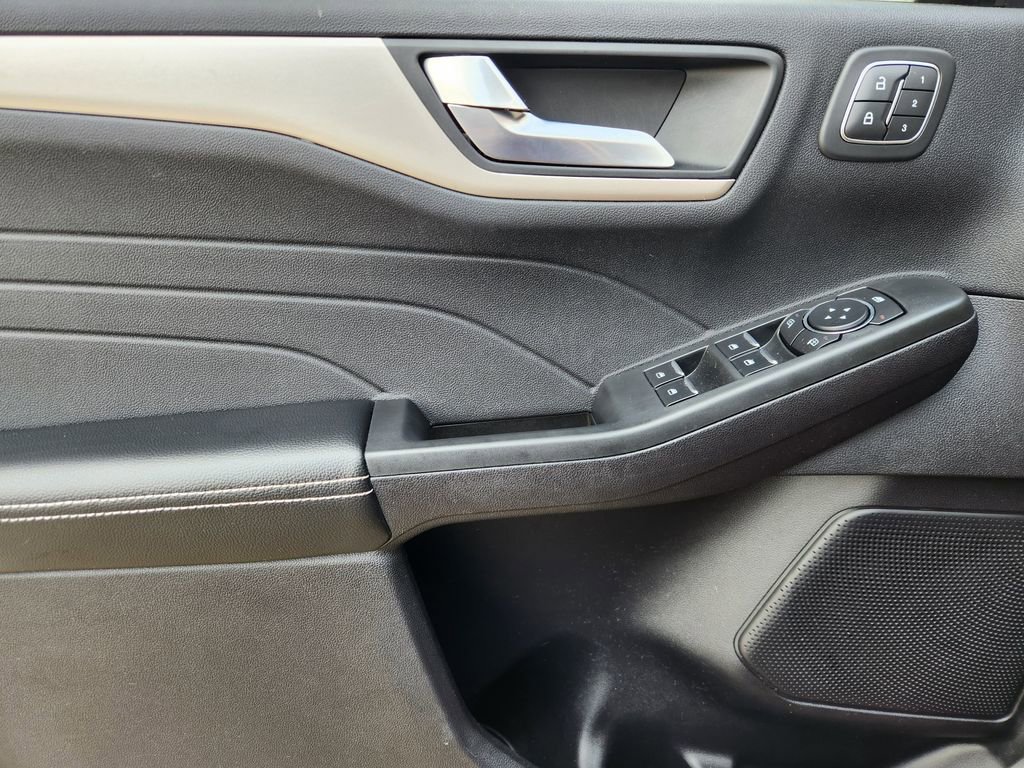 Used 2022 Ford Escape SEL w/ Technology Package FWD image 21