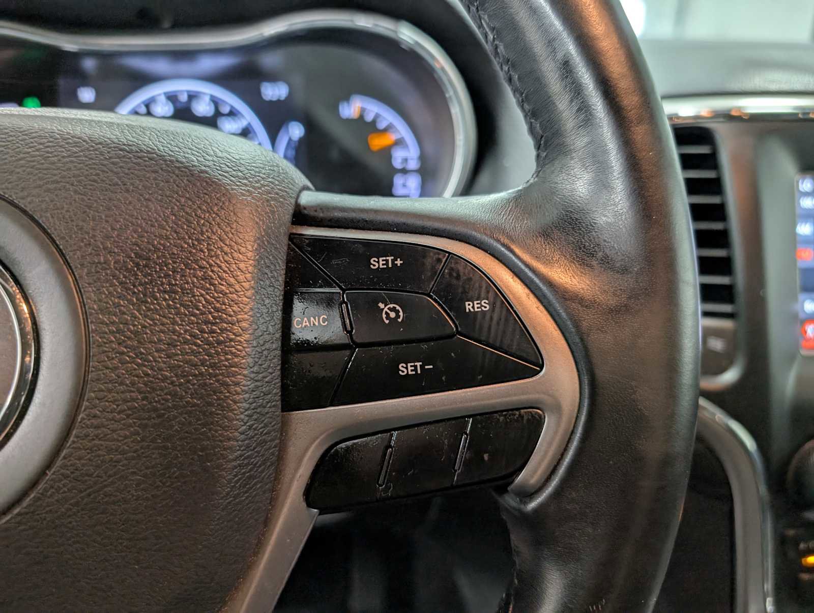 Used 2019 Jeep Grand Cherokee Laredo image 33