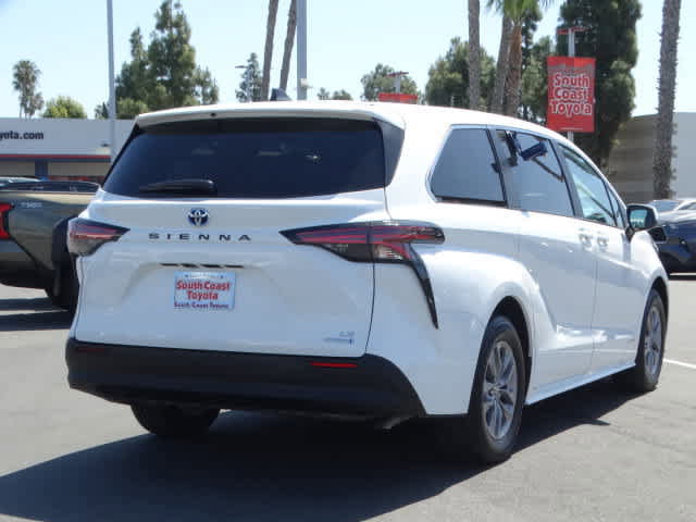 Certified 2021 Toyota Sienna LE image 12