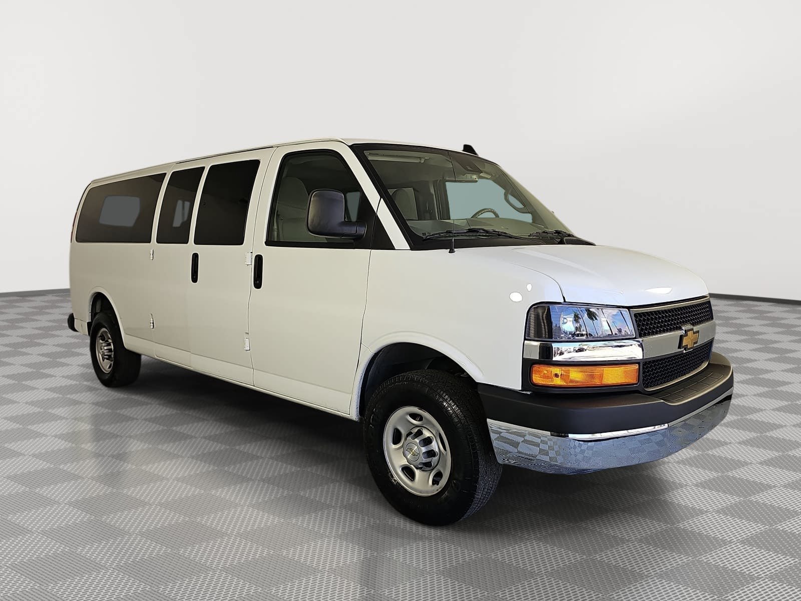 Used 2024 Chevrolet Express 3500 LS RWD image 2