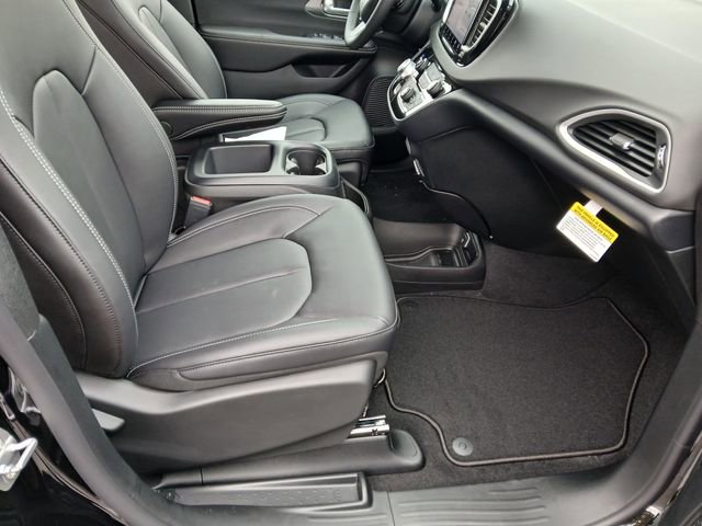 New 2026 Chrysler Voyager LX FWD image 33