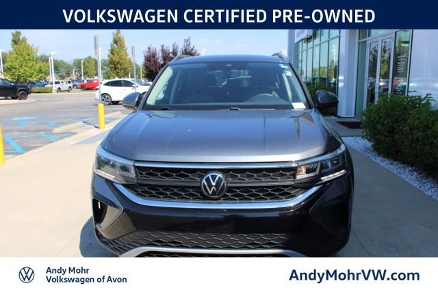 Used 2023 Volkswagen Taos SE FWD image 2