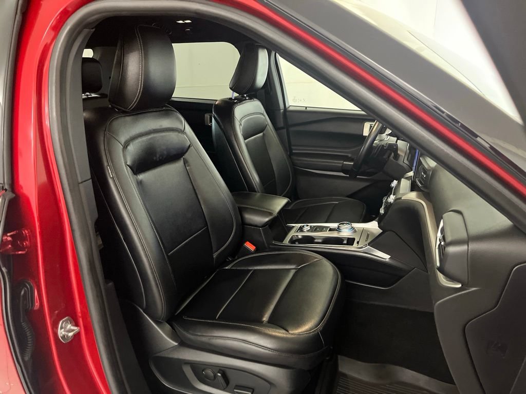 Used 2020 Ford Explorer XLT w/ Equipment Group 202A AWD/4WD image 23
