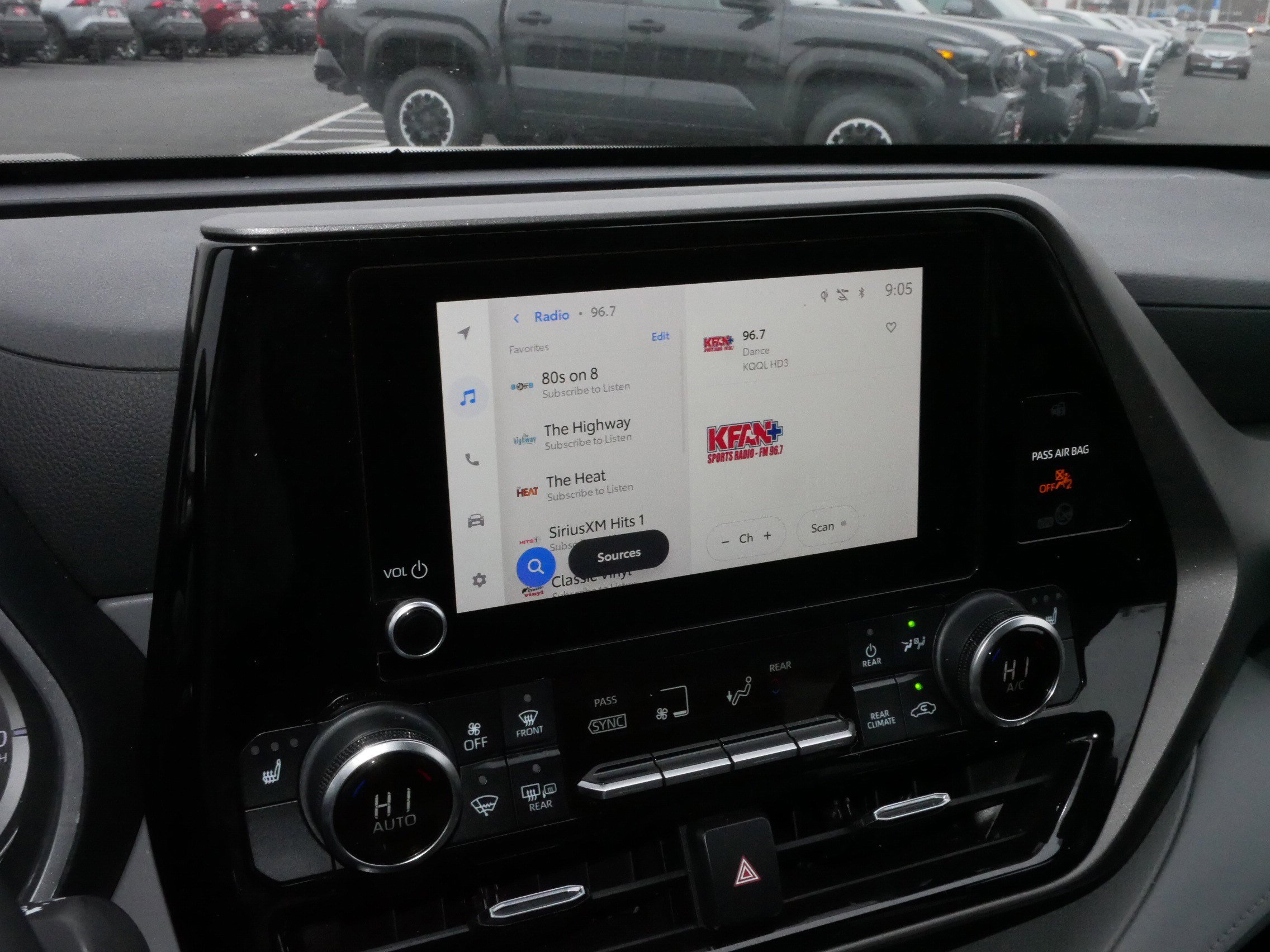 Certified 2023 Toyota Highlander XLE image 22