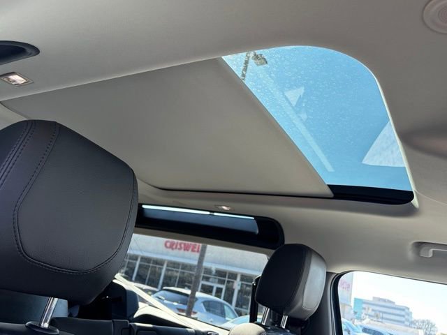 Used 2023 Land Rover Defender 90 S image 30