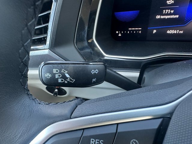 Used 2022 Volkswagen Jetta SE image 32