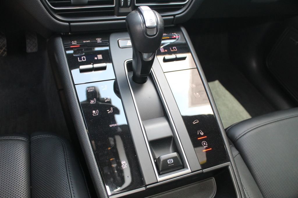 Used 2022 Porsche Macan AWD/4WD image 15