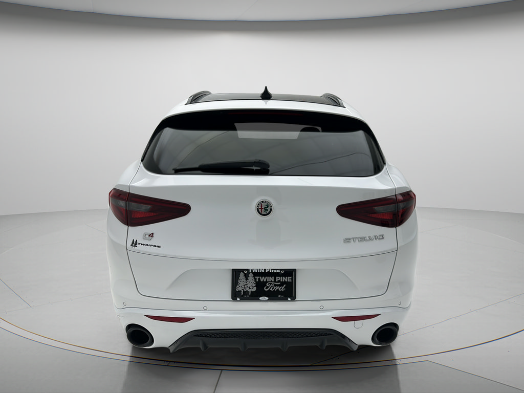 Used 2023 Alfa Romeo Stelvio Veloce AWD/4WD image 4