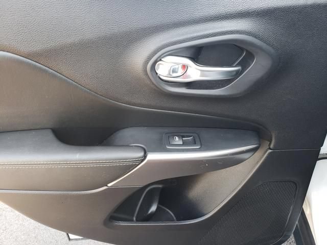 Used 2020 Jeep Cherokee Limited AWD/4WD image 12