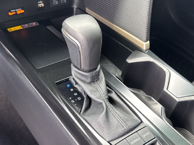 Used 2026 Toyota Camry Hybrid FWD image 16