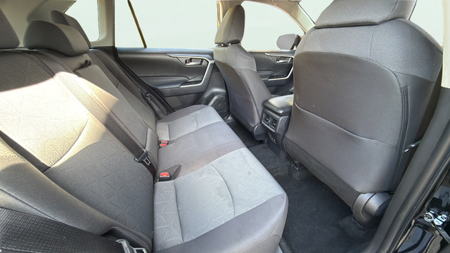 Used 2025 Toyota RAV4 XLE FWD image 27