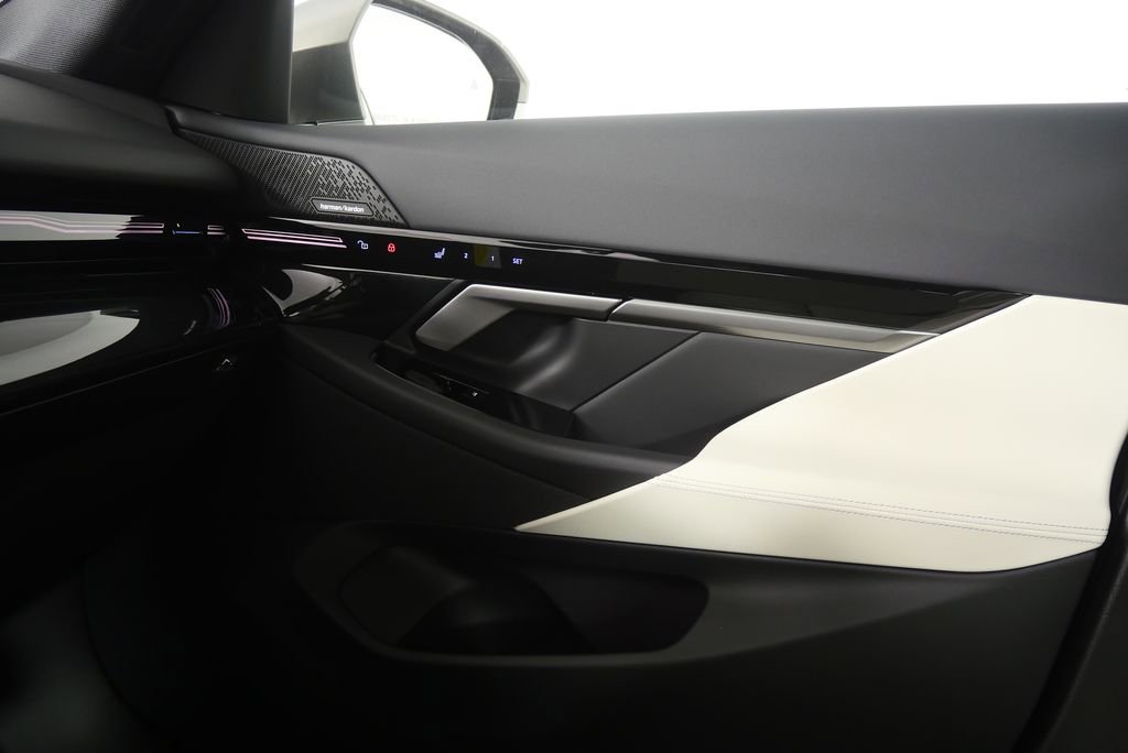 New 2026 BMW 530i xDrive w/ Premium Package image 25