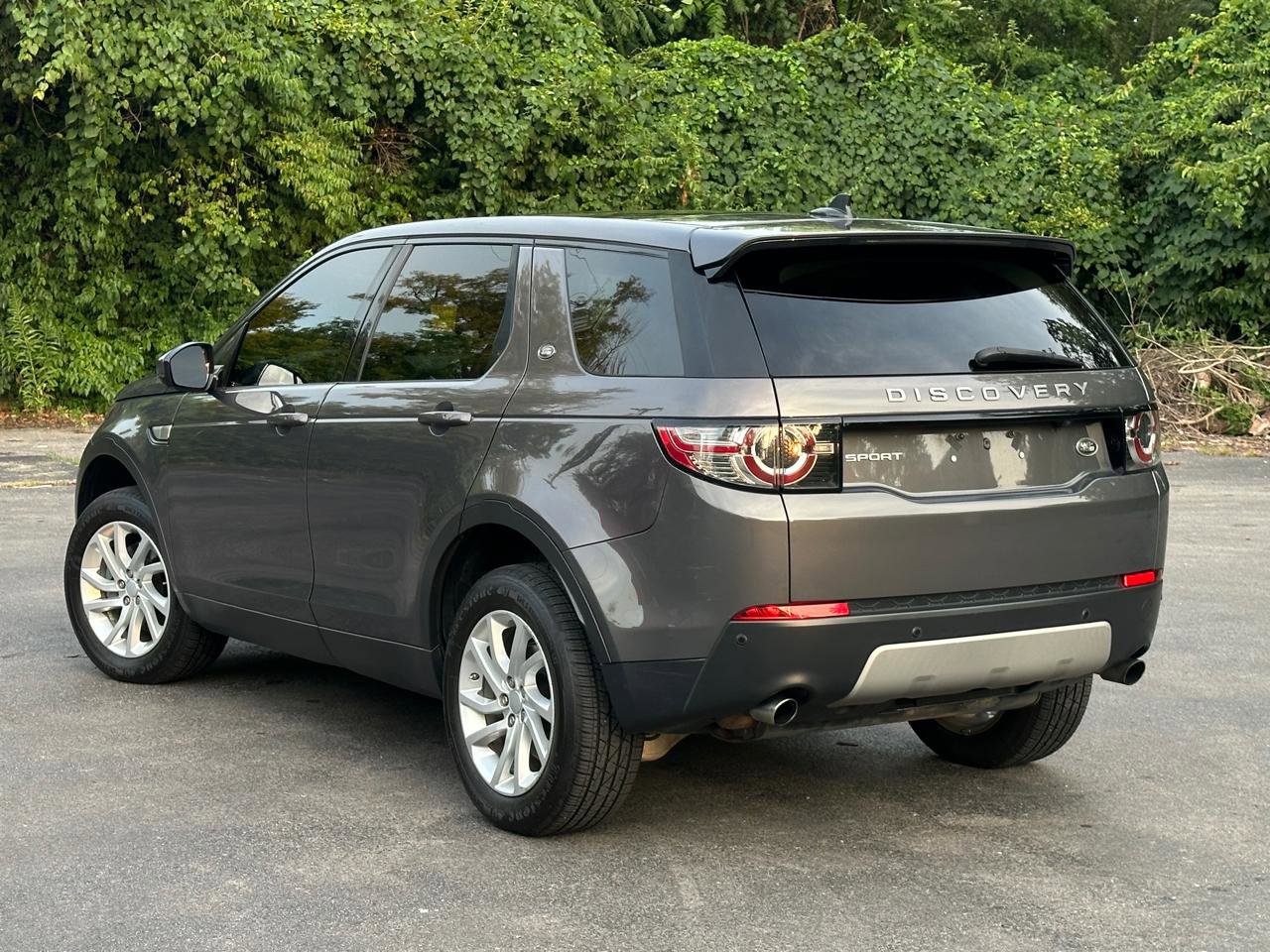 Used 2016 Land Rover Discovery Sport HSE AWD/4WD image 4