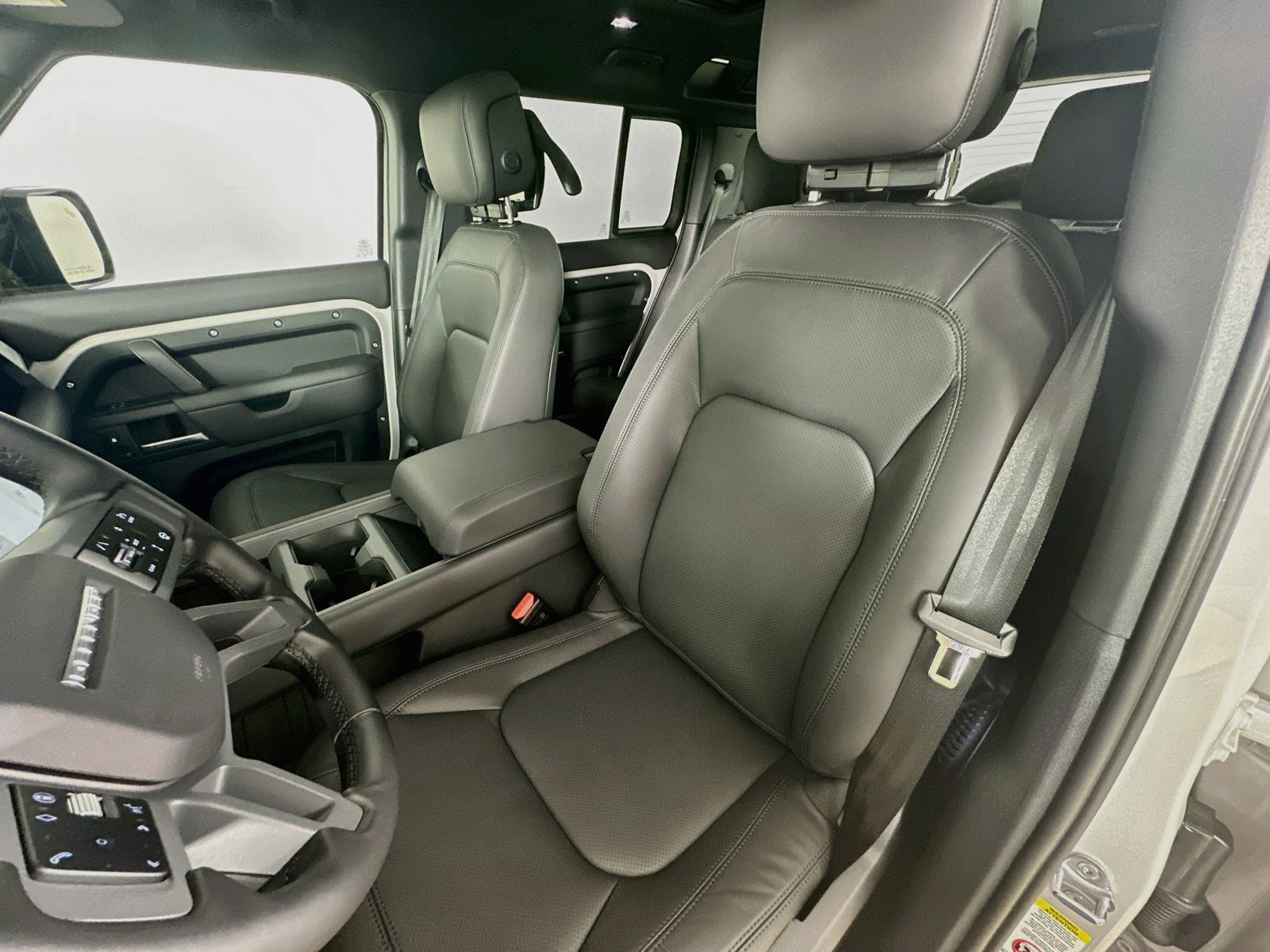 New 2026 Land Rover Defender 110 X-Dynamic SE AWD/4WD image 37