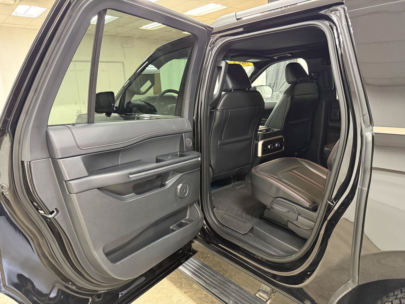 Used 2024 Ford Expedition Max Limited AWD/4WD image 23