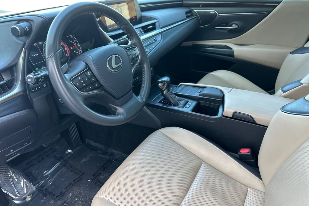 Certified 2020 Lexus ES 300h w/ Premium Package image 10