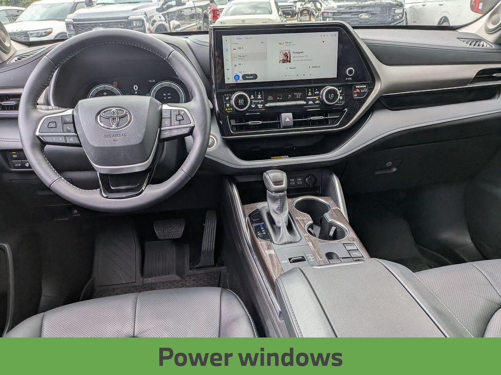Used 2025 Toyota Highlander Limited FWD image 34